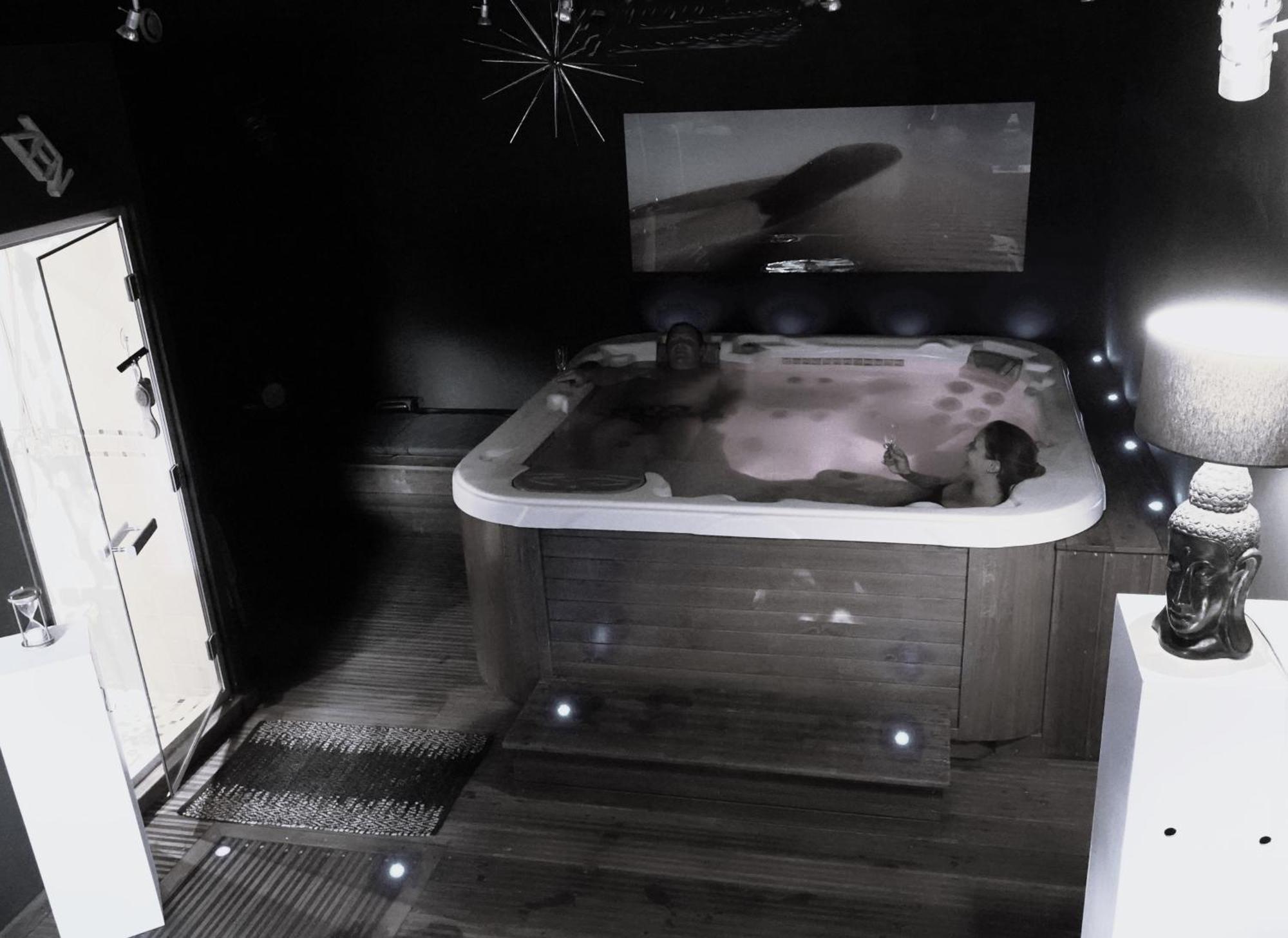 Gite A La Campagne Les Grandes Maisons Espace Jacuzzi Hammam Spa Lorris 外观 照片